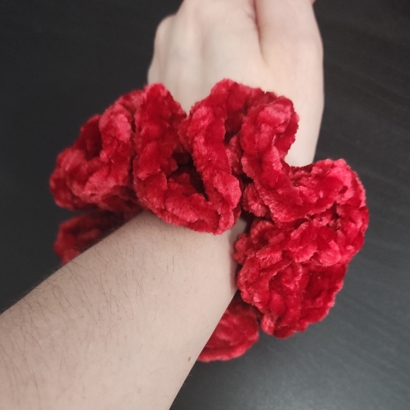 1 Red JUICY COUTURE Scrunchie - Picture 2 of 2